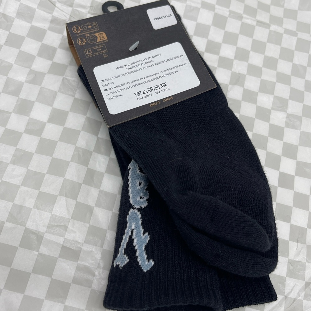 Vans Road Stop Crew Socks (1 pair)

Style VN000NCHBLK - Picture 2 of 16